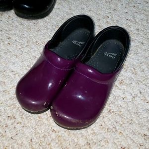 Purple Dansko clogs kids sz 31